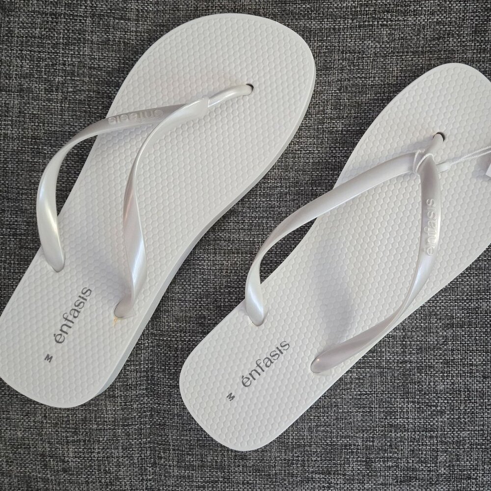 White flip flops, NWT from Spanish department store El Corte Ingles